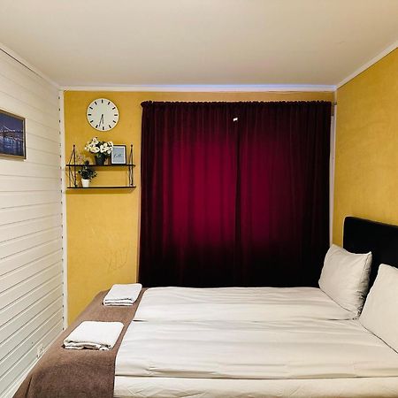 Miracle Tromso, Cozy Double Bed Private Room In A Shared Apartment With Stunning Tromso Views Exterior foto