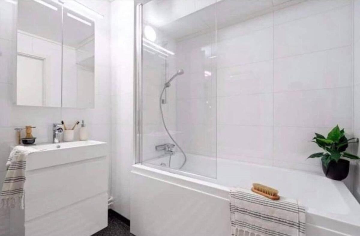Miracle Tromso, Cozy Double Bed Private Room In A Shared Apartment With Stunning Tromso Views Exterior foto
